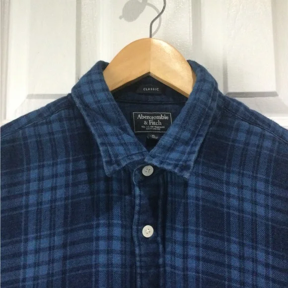 Abercrombie & Fitch Navy Plaid Woven Flannel Button Down Shirt - Picture 4 of 6
